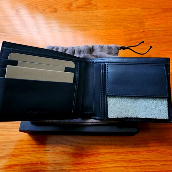 Bill folder - Picture 2 of 6